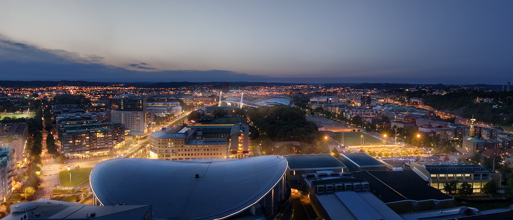 Stadsvy där en evenemangsstråket med Gamla Ullevi, Scandinavium, Ullevi, Valhalla IP, Valhalla Sporthallar och Valhallabadet.